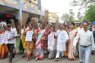 MLA Asit Majumdar protests against Bandel Hawker Eviction