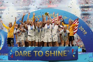 US Soccer equalizes pay in milestone with women  men  ചരിത്ര തീരുമാനവുമായി യുഎസ് ഫുട്‌ബോള്‍  വനിതകള്‍ക്കും പുരുഷന്മാര്‍ക്കും തുല്യ വേതനം  Equal Pay for men and women football team  പുരുഷ വനിതാ ഫുട്ബോൾ ടീമിന് തുല്യ വേതനം  Equal Pay has been achieved for the US women’s national soccer team