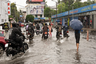 Flood Emergency kit  Flood Waring in Kerala  Heavy Rain in Kerala  സംസ്ഥാനത്ത് ശക്തമായ മഴ  പ്രളയ മുന്‍കരുതലുമായി സംസ്ഥാനം  പ്രളയ മുന്‍കരുതലുമായി കേരളം  എമര്‍ജന്‍സി കിറ്റ് എങ്ങനെ ഉണ്ടാക്കാം