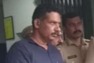 palakkad police men death one arrested  പാലക്കാട് പൊലീസുകാർ മരിച്ച സംഭവത്തില്‍ ഒരാൾ അറസ്റ്റിൽ  പാലക്കാട് ഇന്നത്തെ വാര്‍ത്ത  palakkad todays news  മുട്ടിക്കുളങ്ങരയിൽ പൊലീസുകാർ മരിച്ച സംഭവത്തിൽ ഒരാൾ അറസ്റ്റിൽ