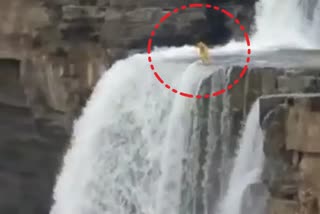 Girl jumped in Chitrakot waterfall of Jagdalpur