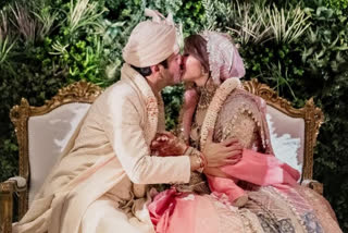 Kanika Kapoor wedding pictures,Kanika Kapoor bridal look,Kanika Kapoor in pink lehenga,singer Kanika Kapoor wedding,Kanika Kapoor wedding in london,ಬಾಲಿವುಡ್ ಜನಪ್ರಿಯ ಹಿನ್ನೆಲೆ ಗಾಯಕಿಯರು,ಕನಿಕಾ ಕಪೂರ್ ಮುದವೆ ಫೋಟೋಗಳು,ಕನಿಕಾ ಕಪೂರ್ ಮತ್ತು ಗೌತಮ್ ಹಾತಿರಾಮನಿ ಫೋಟೋಗಳು,ಬೇಬಿ ಡಾಲ್ ಹಾಡಿಗೆ ಹೆಸರುವಾಸಿಯಾಗಿರುವ ಗಾಯಕಿ