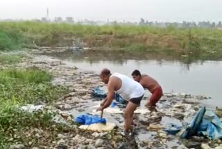 Liquor recovered from Ganga river in Saran