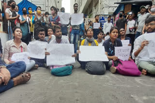 students of calcutta university protest demanding online exam