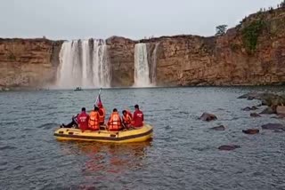 jumped in Chitrakote Waterfall