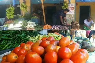 kerala Vegetable price hike  Vegetable prices are soaring in kerala  Vegetable prices are rising  പച്ചക്കറിവില വർധനവ്  പുതിയ പച്ചക്കറി വില  പച്ചക്കറിവില കുതിച്ചുയരുന്നു  പാചകവാധക വിലവർധനവിനൊപ്പം പച്ചക്കറി വിലവർധനവ്  സെഞ്ച്വറിയടിച്ച് തക്കാളി  തക്കാളി നൂറുകടന്നു  കീശ കാലിയാക്കും പച്ചക്കറിവില  കേരളം പച്ചക്കറി വില  Vegetable price in kerala