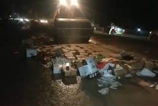 Road roller  liquor bottles crush under road roller  Anantapuramu 4th town police station  liquor bottles crush  liquor bottles destroyed  റോഡ് റോളര്‍  മദ്യകുപ്പികള്‍  അനന്തപുര്‍ 4 ടൗണ്‍ സ്‌റ്റേഷന്‍  ആന്ധ്രപ്രദേശ് പൊലീസ്