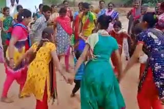 lady-pdo-dance-with-labour-in-gangavati-gone-viral