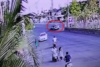 Live Video Father died in a Road accident after dropping his daughter at school in Khammam