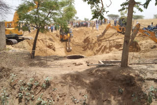 two laborers buried due to soil falling in the well in hisar