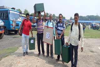 dispatch-to-polling-party-for-third-phase-voting-in-sahibganj