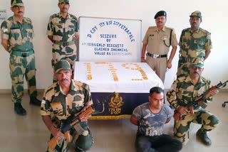 BSF arrests two Indian smugglers, BSF seized gold, Gold smugglers arrest in west Bengal, Wesh bengal crime news, ಇಬ್ಬರು ಭಾರತೀಯ ಸ್ಮಗ್ಲರ್​ಗಳನ್ನು ಬಂಧಿಸಿದ ಬಿಎಸ್ಎಫ್, ಚಿನ್ನವನ್ನು ವಶಪಡಿಸಿಕೊಂಡ ಬಿಎಸ್ಎಫ್, ಪಶ್ಚಿಮ ಬಂಗಾಳದಲ್ಲಿ ಗೋಲ್ಡ್​ ಸ್ಮಗ್ಲರ್​ಗಳ ಬಂಧನ, ಪಶ್ಚಿಮ ಬಂಗಾಳ ಅಪರಾಧ ಸುದ್ದಿ,