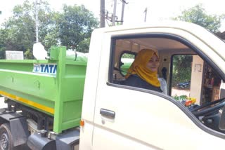 peruvayi  gram panchayat Vice President collecting garbage from houses