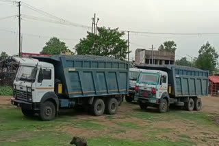 trucks-carrying-illegal-stone-chips-seized-in-dumka