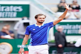 French Open  tennis tournament  Daniil Medvedev  facundo bagnis  first round  win  फ्रेंच ओपन  डेनियल मेदवेदेव  फेसुंडो बैगनिस  क्वार्टरफाइनल  रिकॉर्ड