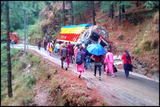 Truck overturned in Karsog