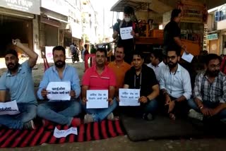 trade board staged a sit-in protest at Maharana Pratap Chowk