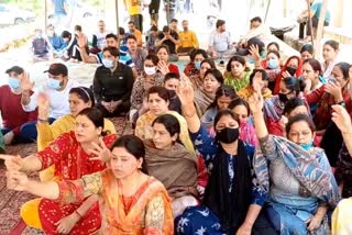 راہل بھٹ کی ہلاکت کے خلاف کشمیری پنڈتوں کا احتجاج جاری