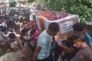 Body of Slain Police Officer Reached Uri: پولیس اہلکار مدثر احمد کی لاش  گھر پہنچی