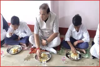 cm-sarma-takes-lunch-together-with-students-at-rangapara