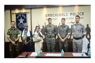 Bounty Naxalites surrender in Gadchrauli