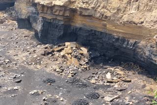 accident-during-illegal-mining-in-dhanbad-many-people-buried-in-rubble