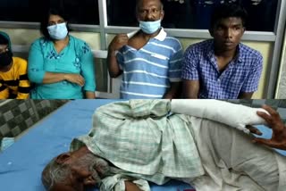 bakery owner and his family beaten in vaikom  vaikom bakery owner and his family beaten by those who came to drink tea  കോട്ടയം ബേക്കറി ഉടമയ്‌ക്കും കുടുംബത്തിനും മർദനം  വൈക്കം ബേക്കറി ഉടമയെ മർദിച്ചു  ബണ്ണിൽ ക്രീം ഇല്ലെന്ന് പരാതിയിൽ മർദനം  ബണ്ണിൽ ക്രീം കുറഞ്ഞു ബേക്കറി ഉടമയ്‌ക്കും കുടുംബത്തിനും മർദനം  ചായ കുടിക്കാനെത്തിയ സംഘം ബേക്കറി ഉടമയെ മർദിച്ചു  വൈക്കത്ത് ബണ്ണിൽ ക്രീം കുറഞ്ഞെന്ന പേരിൽ തർക്കം  Beaten in the name of less cream in bun