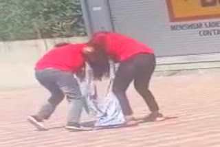 two girls fighting video