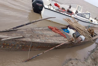 BSF apprehends two Pakistani fishermen