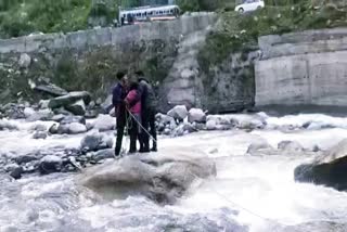 GIRL TRAPPED IN BEAS RIVER