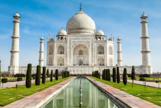 tourists arrested for offering at taj mahal premises