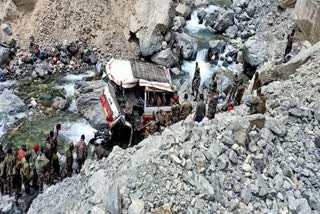 major-accident-in-ladakh-several-army-men-killed