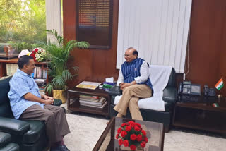 delhi cm arvind kejriwal meets with lg vinay kumar saxena