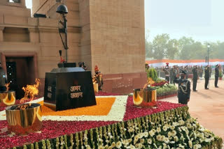 Iconic rifle and helmet, symbol of 'fallen soldiers' at India Gate shifted to National War Memorial