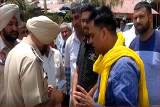 Dairy owners protest against use of straw by Quantum Paper Mill in Saila Khurd town of Garhshankar