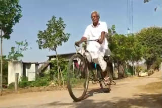 91 year old man Surprising with his cycling since 50 years