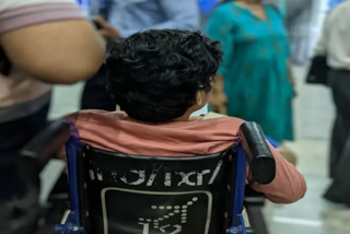 dgca imposed penalty of 5 lakh on indigo airline  dgca imposed penalty on indigo ranchi  indigo refused boarding to specially abled child  indigo refused boarding to specially abled child dgca imposed fine  ഇന്‍ഡിഗോ ഭിന്നശേഷിക്കാരനായ കുട്ടിക്ക് ബോഡിംഗ് നിഷേധിച്ചു  ഇന്‍ഡിഗോ എയര്‍ലൈന് 5 ലക്ഷം രൂപ പിഴ