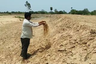 నాసిరకంగా పొర్లు కట్టల నిర్మాణం