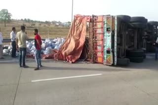 truck full of water bottles overturns in betul