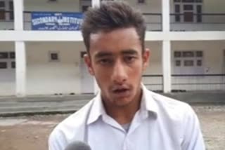 Kupwara Parvez Ahmed struggle with one leg goes to school two km per day