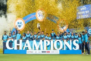 supernovas beat velocity to win womens t20 challenge title  womens t20 challenge  supernovas vs velocity  സൂപ്പര്‍ നോവാസിന്റെ മൂന്നാം വനിതാ ട്വന്റി 20 ചലഞ്ച് കിരീടമാണിത്  വനിതാ ട്വന്‍റി 20 ചലഞ്ച്  വനിതാ ട്വന്‍റി 20 ചലഞ്ച് കിരീടം സൂപ്പര്‍നോവാസിന്  സൂപ്പര്‍നോവാസ് vs വെലോസിറ്റി