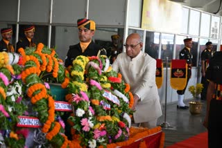 martyred-jawan-body-brought-to-ranchi-governor-and-minister-paid-tribute