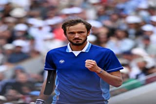 French Open  Medvedev  Swiatek  next round  tennis news  sports news in hindi  फ्रेंच ओपन  टेनिस ग्रैंडस्लैम  दानिल मेदवेदेव  इगा स्विटेक
