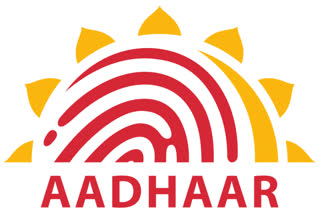 Centre withdraws controversial press release on Aadhar  ആധാർ കാർഡിന്‍റെ സുരക്ഷ സംബന്ധിച്ച മാർഗനിർദേശം പിൻവലിച്ച് കേന്ദ്രസർക്കാർ  ബാംഗ്ലൂർ യുഐഡിഎഐ പുറത്തിറക്കിയ മാർഗനിർദേശം പിൻവലിച്ച് കേന്ദ്ര സർക്കാർ  ആധാർ കാർഡ് വിവരങ്ങൾ കൈമാറരുതെന്ന നിർദേശം പിൻവലിച്ച് കേന്ദ്ര സർക്കാർ  ആധാർ സുരക്ഷയുമായി ബന്ധപ്പെട്ട മാർഗനിർദേശം പിൻവലിച്ചു  Govt withdraws its recent Aadhaar advisory  Centre withdraws statement advising public against sharing Aadhaar photocopies