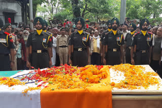 Sandeep Kumar Pal of Hazaribag died in road accident in Ladakh body was brought to jharkhand