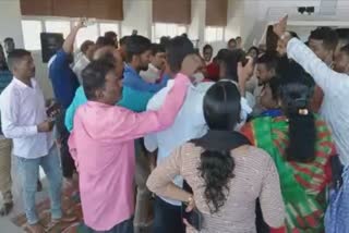 Bajrang Dal activists attack a hotel