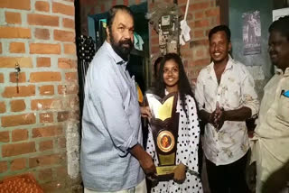 minister v shivankutty appreciate sneha anu  sneha anu best child artist state film awards  sneha anu won best child artist for the film thala  മികച്ച ബാലതാരത്തെ വീട്ടിലെത്തി അഭിനന്തിച്ച് മന്ത്രി വി ശിവന്‍കുട്ടി  ഖയസ് മിലൻ സംവിധാനം ചെയ്‌ത തല എന്ന ചിത്രത്തിലെ അഭിനയത്തിനാണ് സ്നേഹയ്ക്ക് അംഗീകാരം ലഭിച്ചത്  മികച്ച ബാലതാരം സ്‌നേഹ അനു