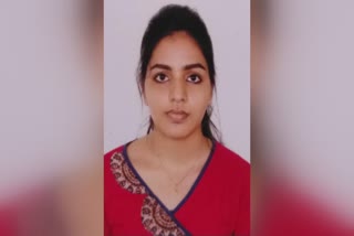 Clt  suicide news from payyoli  പയ്യോളിയില്‍ ബിഎഡ് വിദ്യാർഥിനിയെ തൂങ്ങിമരിച്ച നിലയിൽ കണ്ടെത്തി  bed student from payyoli committed to suicied  23 year old women found dead in payyoli  അയനിക്കാട് കുരിയാടി താരേമ്മൽ കെടി രാജന്‍റെ മകൾ അഭിരാമി യെയാണ് മരിച്ച നിലയിൽ കണ്ടെത്തിയത്