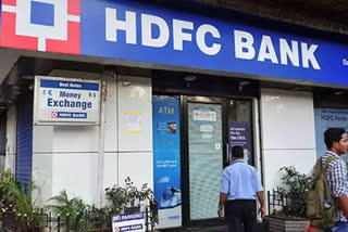 HDFC Bank mistakenly deposits Rs.13 crore each in its 100 customer's account