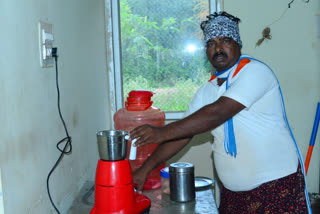 Farmer brings mixer grinder to MESCOM Office to express outrage over lack of electricity